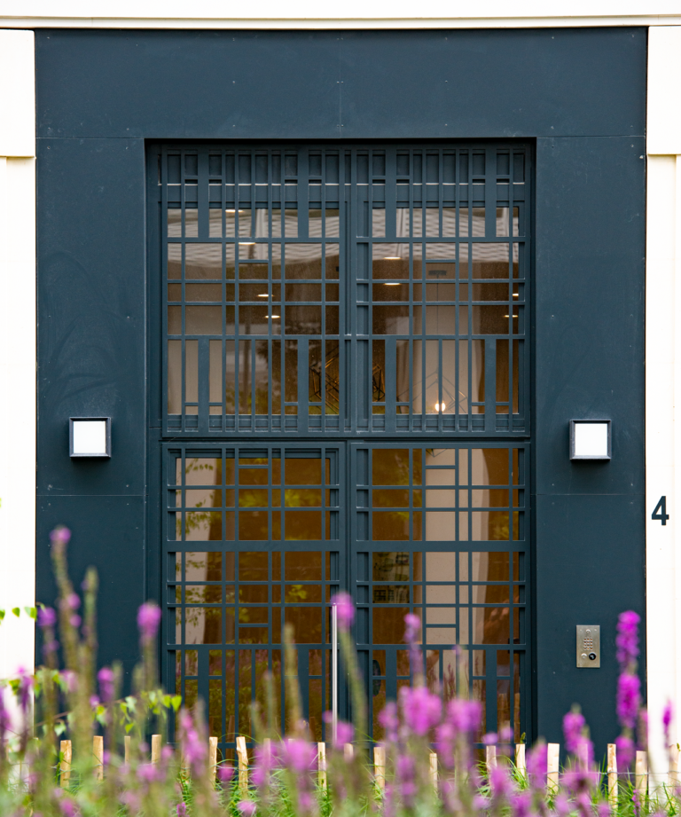 porte d'entrée verte d'une résidence sémiso